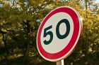 miniatura znak drogowy - ograniczenie do 50 km na godzinę